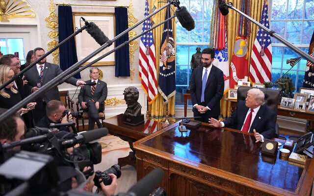WASHINGTON, DC - NOVEMBER 21: U.S. President Donald Trump meets with New York City Mayor-elect Zohran Mamdani (L) in the Oval Office of the White House on November 21, 2025 in Washington, DC. Trump congratulated Mamdani on his election win as the two political opponents met to discuss policies for New York City, including affordability, public safety, and immigration enforcement.   Andrew Harnik/Getty Images/AFP (Photo by Andrew Harnik / GETTY IMAGES NORTH AMERICA / Getty Images via AFP)