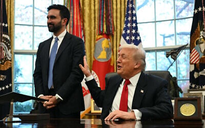 US President Donald Trump (R) meets with New York Mayor-elect Zohran Mamdani in the Oval Office of the White House in Washington, DC, on November 21, 2025. (Jim Watson / AFP) US President Donald Trump (R) meets with New York Mayor-elect Zohran Mamdani in the Oval Office of the White House in Washington, DC, on November 21, 2025. (Jim Watson / AFP)
