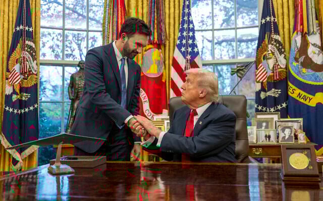 US President Donald Trump (R) shakes hands with New York Mayor-elect Zohran Mamdani as they meet in the Oval Office of the White House in Washington, DC, on November 21, 2025. (Photo by Jim WATSON / AFP) US President Donald Trump (R) shakes hands with New York Mayor-elect Zohran Mamdani as they meet in the Oval Office of the White House in Washington, DC, on November 21, 2025. (Photo by Jim WATSON / AFP)