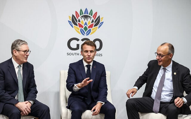 Britain's Prime Minister Keir Starmer (L), France's President Emmanuel Macron (C) and German Chancellor Friedrich Merz (R) attend a trilateral meeting at the G20 Leaders' Summit at the Nasrec Expo Centre in Johannesburg on November 22, 2025. (HENRY NICHOLLS / POOL / AFP)