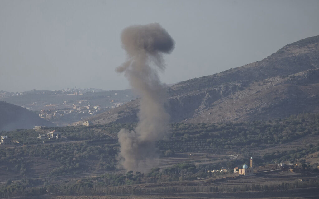 Smoke rises from the site of an Israeli airstrike that targeted the southern Lebanese village of Mahmoudiyeh on November 22, 2025. (Rabih DAHER / AFP)