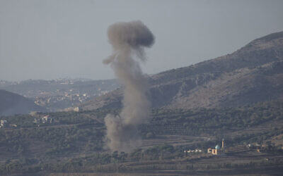 Smoke rises from the site of an Israeli airstrike that targeted the southern Lebanese village of Mahmoudiyeh on November 22, 2025. (Rabih DAHER / AFP)