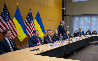 Senior US officials face the Ukrainian delegation during discussions on a US plan to end the war in Ukraine at the US Mission in Geneva, on November 23, 2025. (Fabrice COFFRINI / AFP)