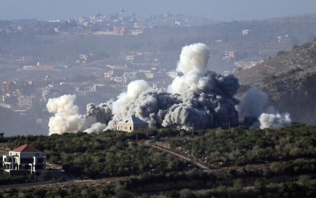 Smoke rises from the site of an Israeli airstrike in the southern Lebanese village of El Mahmoudiyeh on November 27, 2025. (Rabih DAHER / AFP)