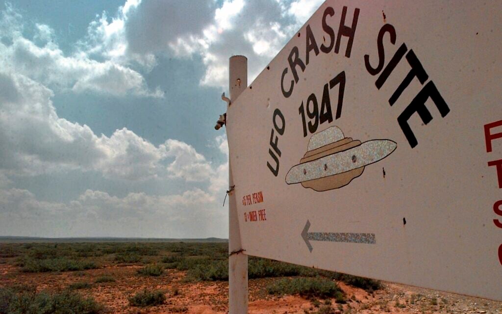 A sign directs travelers to the start of the '1947 UFO Crash Site Tours' in Roswell, New Mexico, June 10, 1997. (AP Photo/Eric Draper, File)