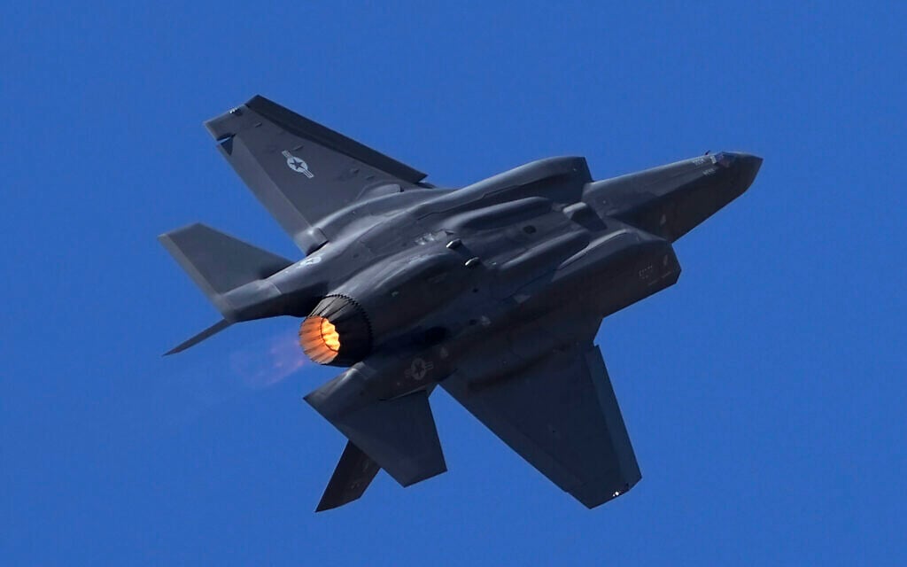 US Air Force fighter aircraft F-35 performs aerobatic maneuvers on the second day of the Aero India 2025, a biennial event, at Yelahanka air base in Bengaluru, India, February 11, 2025. (AP/ Aijaz Rahi)