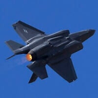 US Air Force fighter aircraft F-35 performs aerobatic maneuvers on the second day of the Aero India 2025, a biennial event, at Yelahanka air base in Bengaluru, India, Tuesday, Feb. 11, 2025. (AP Photo/Aijaz Rahi)