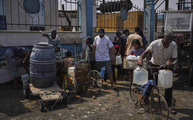 Palestinians collect drinking water at a desalination plant in Deir al-Balah, central Gaza Strip, August 13, 2025. (AP Photo/Abdel Kareem Hana) Palestinians collect drinking water at a desalination plant in Deir al-Balah, central Gaza Strip, August 13, 2025. (AP Photo/Abdel Kareem Hana)