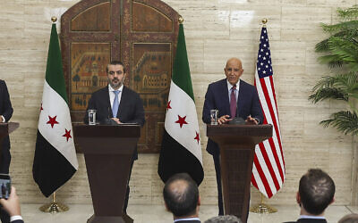 US Ambassador to Turkey and Special Envoy to Syria Tom Barrack and Syrian Foreign Minister Asaad al-Shibani in Damascus, Syria, September 16, 2025. (AP Photo/Ghaith Alsayed)