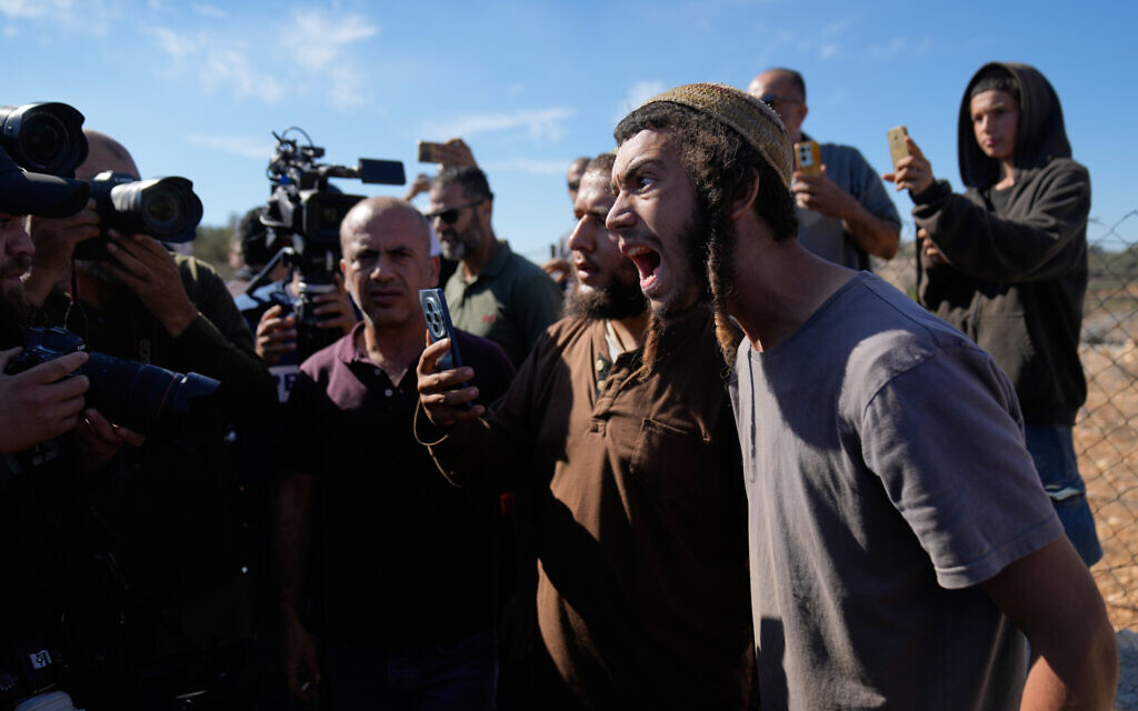 Wave of settler attacks reported across West Bank villages over weekend