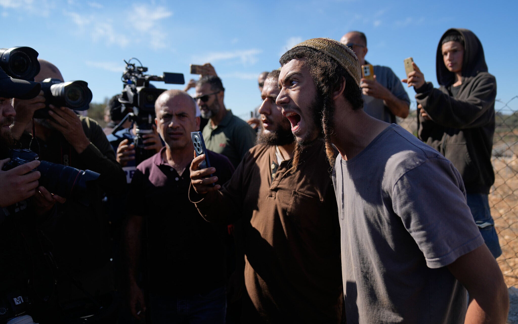 Wave of settler attacks reported across West Bank villages over weekend