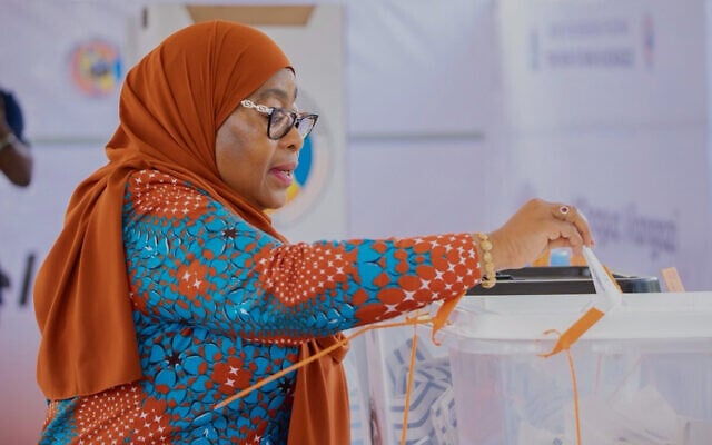 Tanzanian President Samia Suluhu Hassan casts her vote during the general elections at Chamwino polling station in Dodoma, Tanzania, October 29, 2025. (AP Photo) Tanzanian President Samia Suluhu Hassan casts her vote during the general elections at Chamwino polling station in Dodoma, Tanzania, October 29, 2025. (AP Photo)