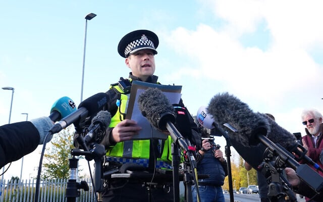 Police Superintendent John Loveless addresses the media after a mass stabbing on a London-bound train in Huntingdon, England, Sunday, Nov. 2, 2025.(AP Photo/Kirsty Wigglesworth) Police Superintendent John Loveless addresses the media after a mass stabbing on a London-bound train in Huntingdon, England, Sunday, Nov. 2, 2025.(AP Photo/Kirsty Wigglesworth)