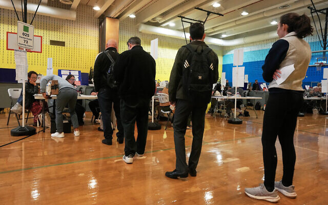 Voters sign in at a polling site, in New York, Tuesday, Nov. 4, 2025. (AP Photo/Richard Drew) Voters sign in at a polling site, in New York, Tuesday, Nov. 4, 2025. (AP Photo/Richard Drew)