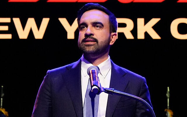 زهران ممدانی پس از پیروزی در انتخابات شهرداری، ۴ نوامبر ۲۰۲۵، در نیویورک سخنرانی می‌کند.