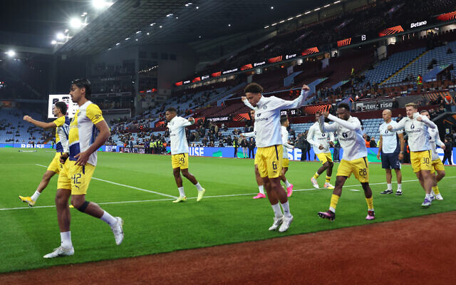 Maccabi Tel Aviv players arrive ahead of their Europa League soccer match between Aston Villa and Maccabi Tel Aviv in Birmingham, England, November 6 2025. (AP Photo/Darren Staples) Maccabi Tel Aviv players arrive ahead of their Europa League soccer match between Aston Villa and Maccabi Tel Aviv in Birmingham, England, November 6 2025. (AP Photo/Darren Staples)