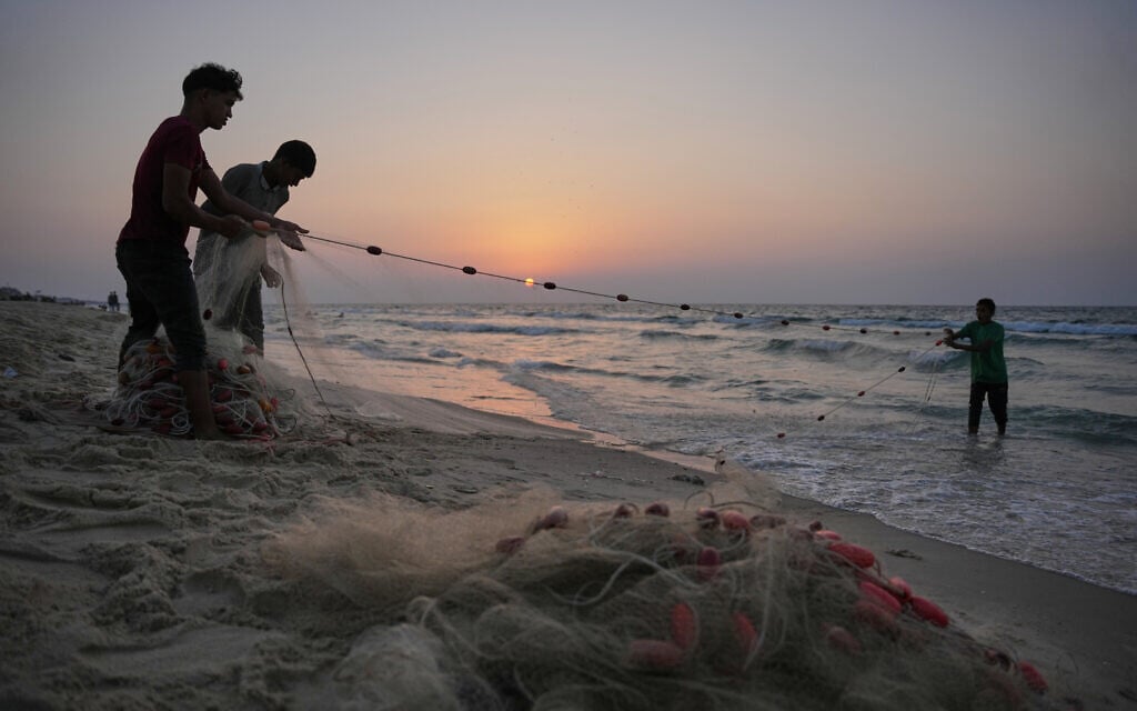 Palestinian fishermen pull their net while fishing in the Mediterranean Sea at sunset, in the coast of Zawayda, in the central Gaza Strip, on November 7, 2025. (AP Photo/Abdel Kareem Hana) Palestinian fishermen pull their net while fishing in the Mediterranean Sea at sunset, in the coast of Zawayda, in the central Gaza Strip, on November 7, 2025. (AP Photo/Abdel Kareem Hana)
