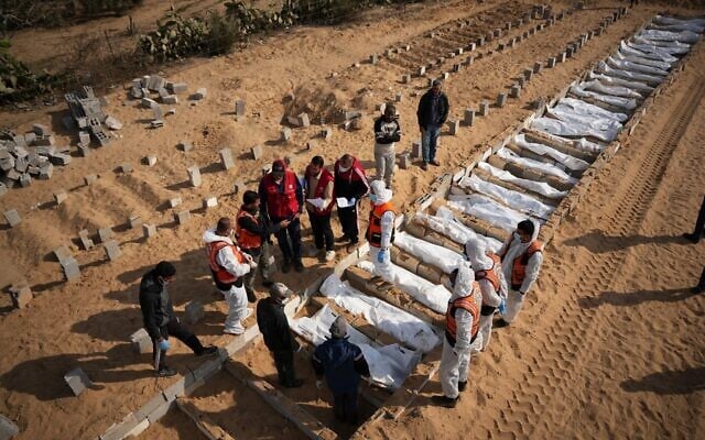 Bodies of unidentified Palestinians returned from Israel as part of the ceasefire deal are buried in Deir al-Balah, Gaza Strip, Nov. 14, 2025.(AP Photo/Abdel Kareem Hana) Bodies of unidentified Palestinians returned from Israel as part of the ceasefire deal are buried in Deir al-Balah, Gaza Strip, Nov. 14, 2025.(AP Photo/Abdel Kareem Hana)