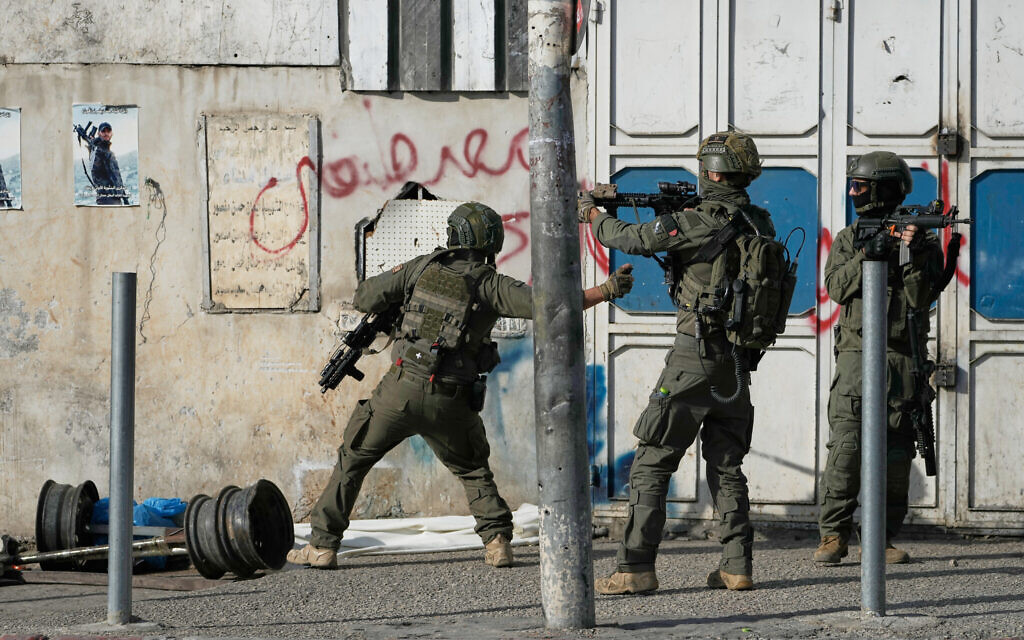 Israeli soldiers conduct a military raid in the Palestinian West Bank city of Nablus, November 20, 2025. (AP Photo/Majdi Mohammad) Israeli soldiers conduct a military raid in the Palestinian West Bank city of Nablus, November 20, 2025. (AP Photo/Majdi Mohammad)