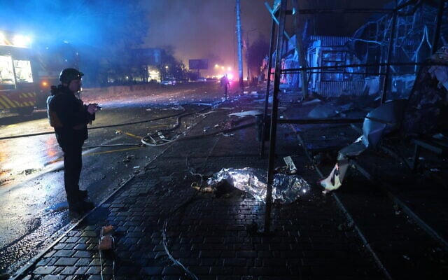 A dead body lies at a market destroyed by a Russian airstrike on Zaporizhzhia, Ukraine, November 21, 2025. (AP Photo/Kateryna Klochko) A dead body lies at a market destroyed by a Russian airstrike on Zaporizhzhia, Ukraine, November 21, 2025. (AP Photo/Kateryna Klochko)