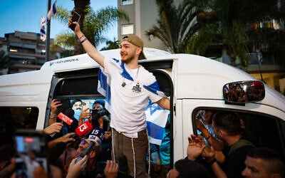 Freed hostage Bar Kuperstein is greeted by well-wishers as he arrives at his home in Holon, November 2, 2025. (Flash90) Freed hostage Bar Kuperstein is greeted by well-wishers as he arrives at his home in Holon, November 2, 2025. (Flash90)