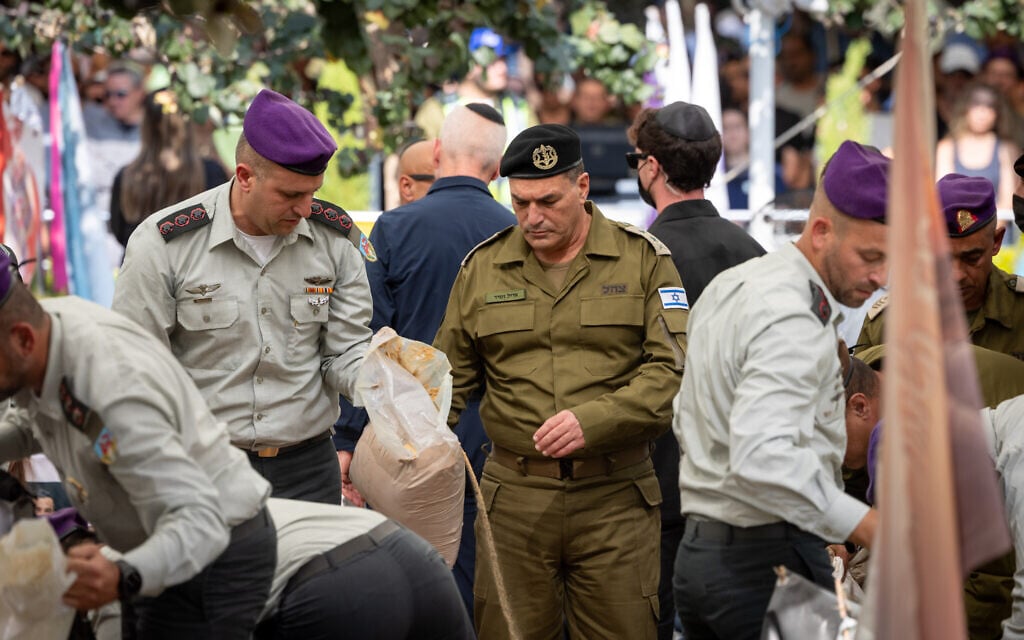 IDF Chief of Staff Lt. Gen. Eyal Zamir attends the funeral  of Col. Asaf Hamami at Kiryat Shaul Cemetery in Tel Aviv, November 4, 2025,(Chaim Goldberg/Flash90)