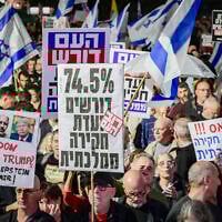 Anti-government protesters demand the establishment of a state commission of inquiry into the October 7 massacre, at Habima Square in Tel Aviv, November 15, 2025. (Avshalom Sassoni/Flash90)