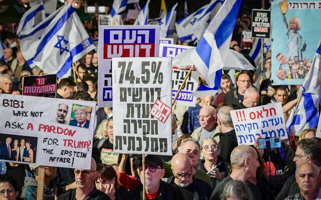 Anti-government protesters demand the establishment of a state commission of inquiry into the October 7 massacre, at Habima Square in Tel Aviv, November 15, 2025. (Avshalom Sassoni/Flash90)