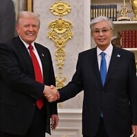 US President Donald Trump and Kazakhstan President Kassym-Jomart Tokayev in the Oval Office of the White House on November 6, 2025. (Press Office of the President of Kazakhstan)