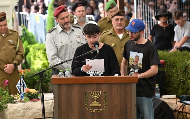 Alon Chen, younger brother of slain hostage soldier Itay Chen, speaks at his funeral, in Tel Aviv, November 9, 2025. (Paulina Patimer/Hostages and Missing Families Forum)