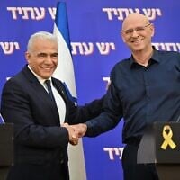 Opposition Leader Yair Lapid (L) welcomes Noam Tibon to the Yesh Atid party, in a press conference on November 18, 2025. (Elad Gutman)
