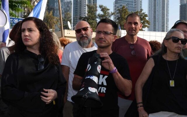 Protest leader Moshe Radman stands outside the central Tel Aviv police station during a protest after he was summoned for questioning, November 20, 2025. (Israeli Pro-Democracy Protest Movement) Protest leader Moshe Radman stands outside the central Tel Aviv police station during a protest after he was summoned for questioning, November 20, 2025. (Israeli Pro-Democracy Protest Movement)