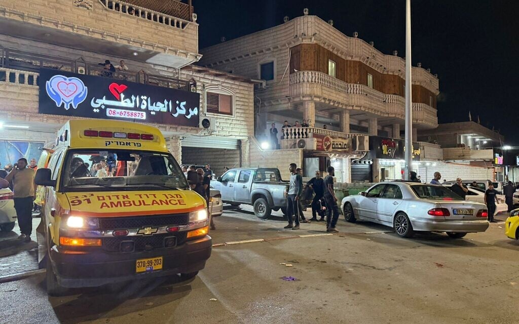 Paramedics arrive to the scene of a shooting which injured five people in Rahat on November 20, 2025. (Magen David Adom)