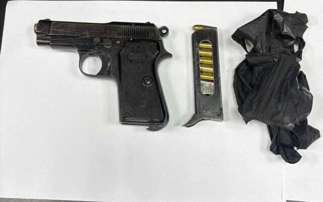 Handgun seized by police in an operation in Jaffa on November 27, 2025. (Israel Police) Handgun seized by police in an operation in Jaffa on November 27, 2025. (Israel Police)