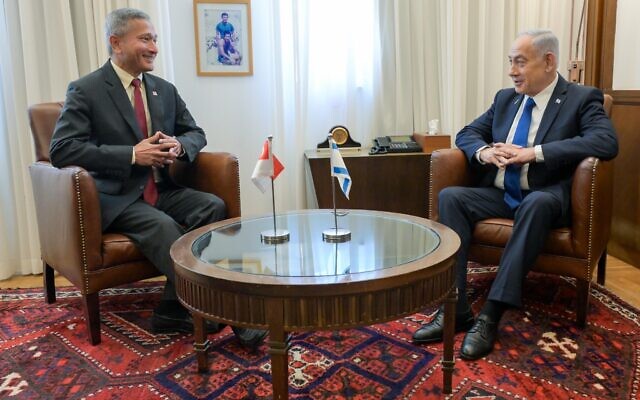Singapore's Foreign Minister Vivian Balakrishnan (L) meets with Prime Minister Benjamin Netanyahu in Jerusalem on November 6, 2025 (Maayan Toaf / GPO) Singapore's Foreign Minister Vivian Balakrishnan (L) meets with Prime Minister Benjamin Netanyahu in Jerusalem on November 6, 2025 (Maayan Toaf / GPO)
