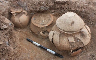 A 2,700-year-old tomb featuring a trove of ornate artifacts was uncovered at the Horvat Tevet site in the Jezreel Valley (northern Israel), as announced in a study published in the journal Tel Aviv in October 2025. (Rachel Lundeman - Courtesy of Omer Sergi and Karen Covello-Paran/Horvat Tevet Expedition)
