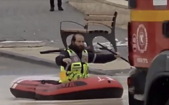 A United Hatzalah volunteer rescues stranded travelers from a flooded road in Beit Shemesh, November 25, 2025. (Screenshot/United Hatzalah)