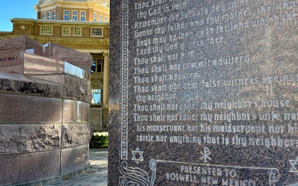 A granite monument in front of the Chaves County Courthouse in Roswell, New Mexico, displays the Ten Commandments and a Star of David. (Larry Luxner/ JTA)