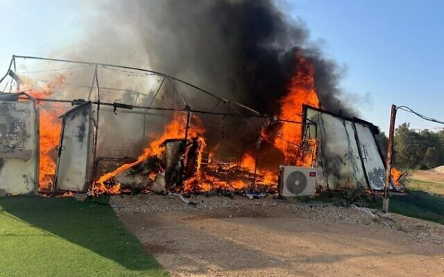 A makeshift structure that served as a synagogue in the southern city of Netivot goes up in flames on November 27, 2025. (Fire and Rescue Service)