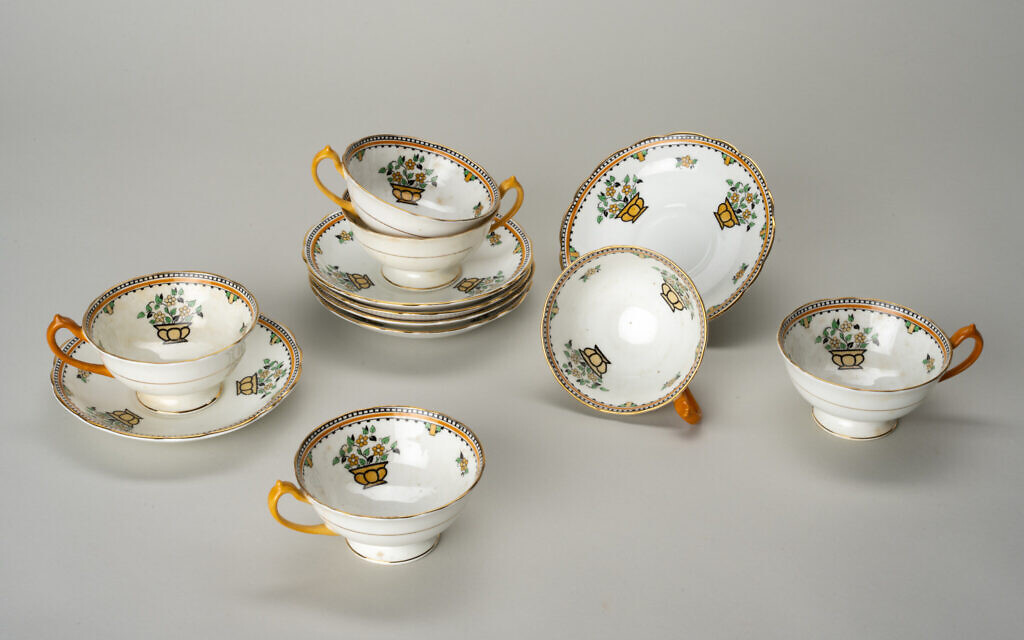A dishware set belonging to Hendrika (Jetta) Cohensius during the Holocaust, 
displayed in Yad Vashem's Living Memory exhibition (Yad Vashem)