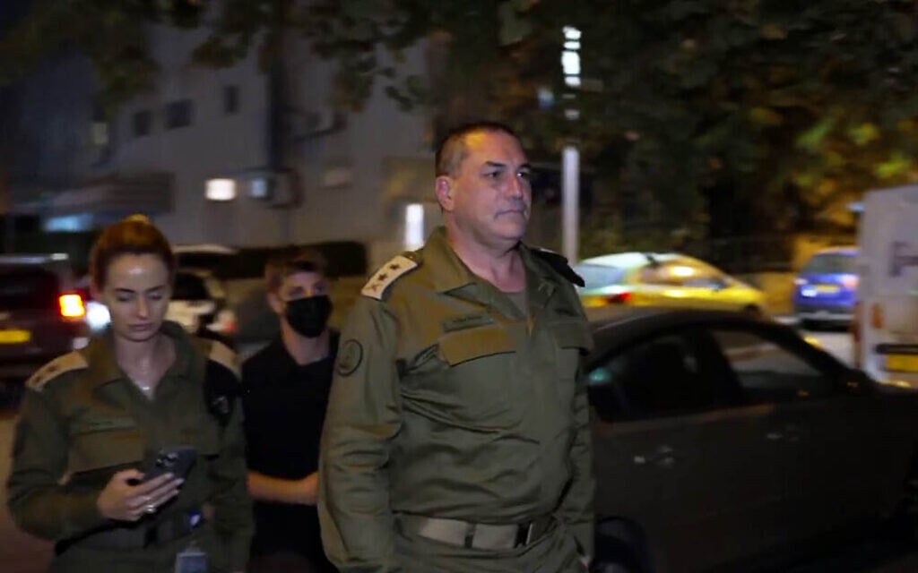 IDF Chief of Staff Lt. Gen. Eyal Zamir arrives at the home of Leah and Simcha Goldin in Kfar Saba, November 8, 2025. (Screenshot/Channel 12 News)