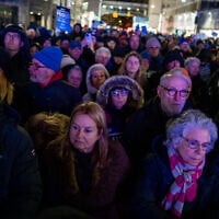 Jewish New Yorkers rally in support of Park East Synagogue, in New York City, December 4, 2025. (Luke Tress/Times of Israel)