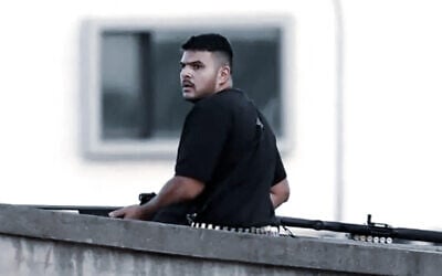Gunman Naveed Akram in the course of a deadly terror attack on a Hanukkah event at Bondi Beach, Sydney, Australia, December 14, 2025. (Screengrab used in accordance with clause 27a of the copyright law)