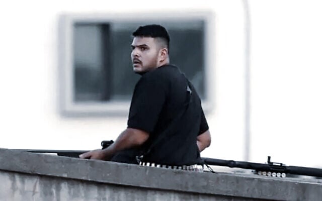 Gunman Naveed Akram in the course of a deadly terror attack on a Hanukkah event at Bondi Beach, Sydney, Australia, December 14, 2025. (Screengrab used in accordance with clause 27a of the copyright law)