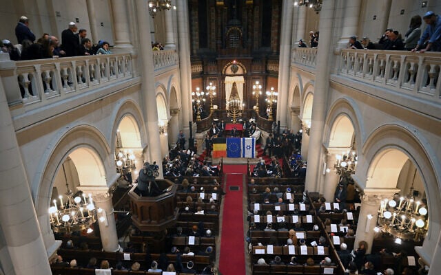People attend the first anniversary commemoration paying tribute to victims of Hamas's October 7, 2023 attack on Israel, at the Grand Synagogue in Brussels, on October 7, 2024.  (Nicolas TUCAT / AFP)