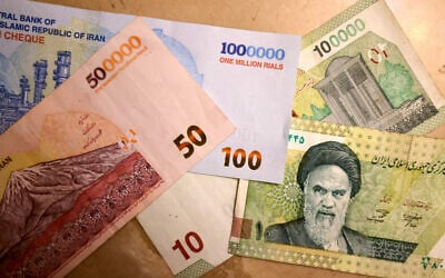 This picture shows new Iranian bank notes of one million, 500,000, and 100,000 rials on August 3, 2025. (ATTA KENARE / AFP) This picture shows new Iranian bank notes of one million, 500,000, and 100,000 rials on August 3, 2025. (ATTA KENARE / AFP)