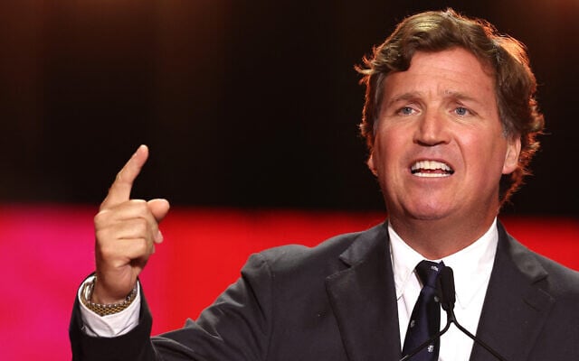 US political commentator Tucker Carlson speaks during the public memorial service for right-wing activist Charlie Kirk at State Farm Stadium in Glendale, Arizona, on September 21, 2025. (Patrick T. Fallon / AFP) US political commentator Tucker Carlson speaks during the public memorial service for right-wing activist Charlie Kirk at State Farm Stadium in Glendale, Arizona, on September 21, 2025. (Patrick T. Fallon / AFP)
