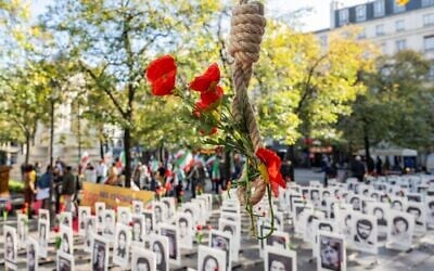 A noose with mock flowers next to portrait placards of people executed by the government of Iran, displayed during a demonstration against capital punishment in Iran, in central Paris, France, on October 11, 2025. (Martin LELIEVRE / AFP) A noose with mock flowers next to portrait placards of people executed by the government of Iran, displayed during a demonstration against capital punishment in Iran, in central Paris, France, on October 11, 2025. (Martin LELIEVRE / AFP)
