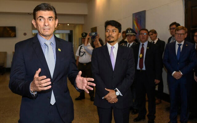 Bolivian President Rodrigo Paz (left) speaks next to Minister of Foreign Affairs Fernando Aramayo Carrasco and Germany's Federal Minister for Foreign Affairs, Johann Wadephul (right) in Santa Cruz, Bolivia, November 10, 2025. (Rodrigo URZAGASTI / AFP) Bolivian President Rodrigo Paz (left) speaks next to Minister of Foreign Affairs Fernando Aramayo Carrasco and Germany's Federal Minister for Foreign Affairs, Johann Wadephul (right) in Santa Cruz, Bolivia, November 10, 2025. (Rodrigo URZAGASTI / AFP)