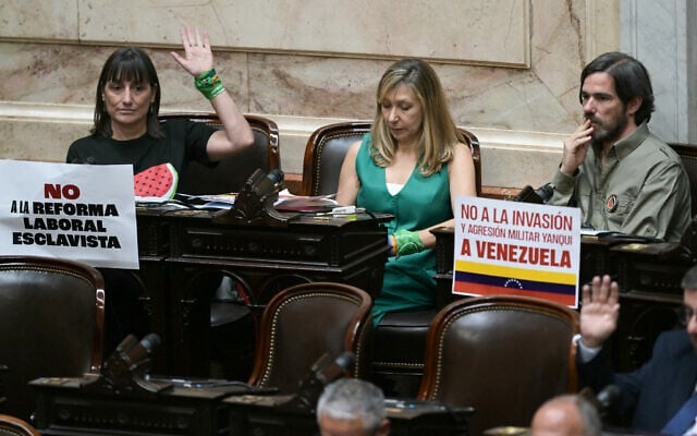 Argentina's (L-R) Frente de Izquierda deputies Romina del Pla, Miryam Bregman and Nicolas Del Cano sit at their desks with banners against a US invasion of Venezuela and the labor reform during the oath ceremony at the Chamber of Deputies of the Argentine Congress in Buenos Aires on December 3, 2025. (Juan Mabromata / AFP) Argentina's (L-R) Frente de Izquierda deputies Romina del Pla, Miryam Bregman and Nicolas Del Cano sit at their desks with banners against a US invasion of Venezuela and the labor reform during the oath ceremony at the Chamber of Deputies of the Argentine Congress in Buenos Aires on December 3, 2025. (Juan Mabromata / AFP)